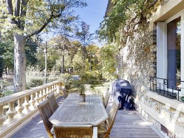Maison 8 pièces 233 m²