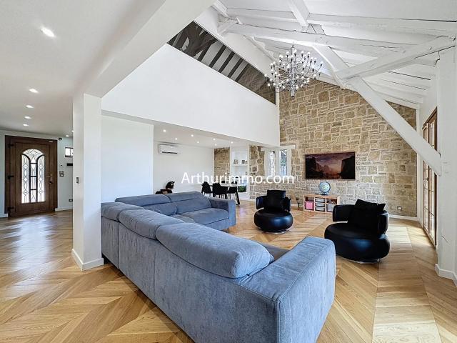 Maison 9 pièces 232 m²