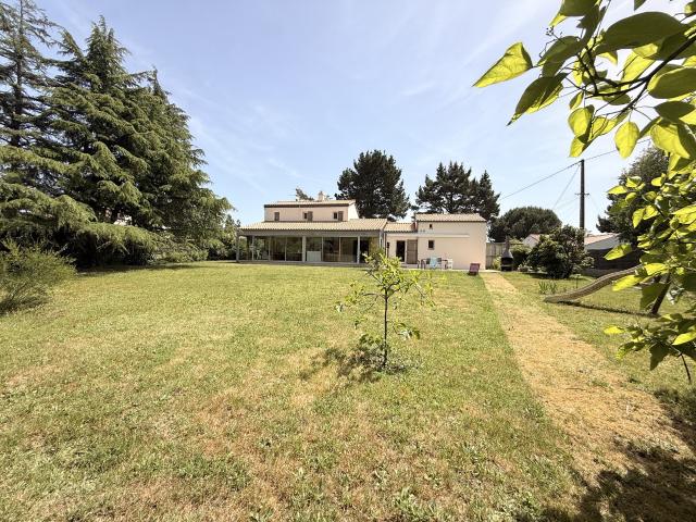 Maison 9 pièces 233 m²