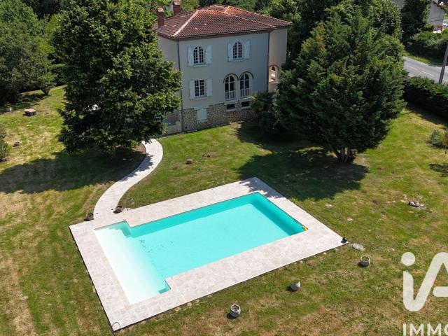 Maison 9 pièces 233 m²