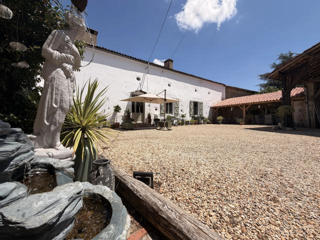 Maison 9 pièces 244 m²