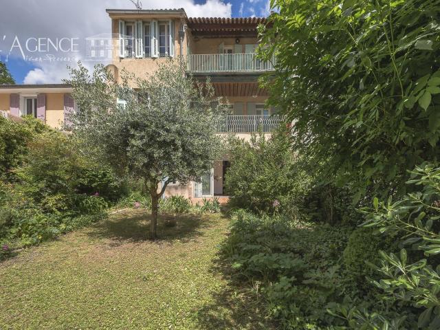 Maison 9 pièces 245 m²