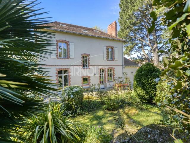Maison 9 pièces 245 m²