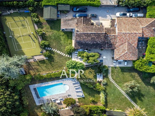 Maison 9 pièces 245 m²