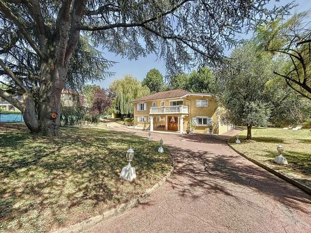 Maison 9 pièces 246 m²