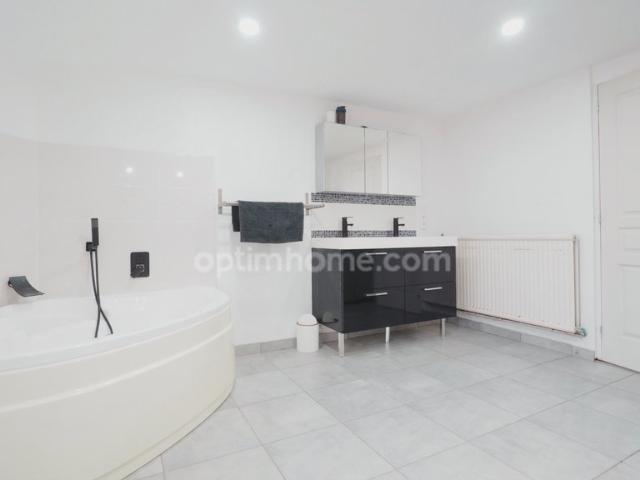 Maison 9 pièces 246 m²