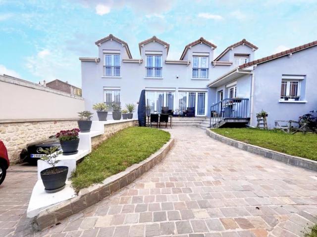 Maison 9 pièces 246 m²