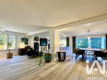 Maison 9 pièces 246 m²
