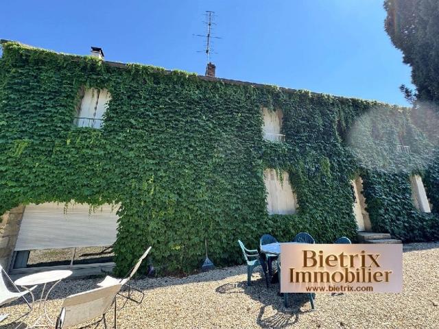Maison 9 pièces 247 m²
