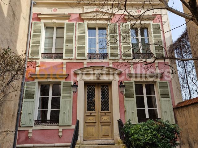 Maison 9 pièces 247 m²