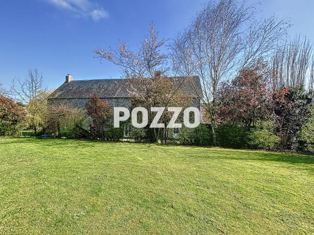 Maison 9 pièces 248 m2 en vente à DOVILLE deux maisons + deux hangars + terres agricoles revenus annuels 10 000euros environ 4 hectares Possibilité d'acquérir un hangar 400m2 idéal gîte propriété de caractère