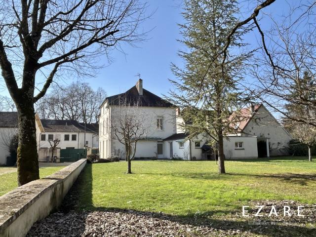 Maison 9 pièces 240 m²