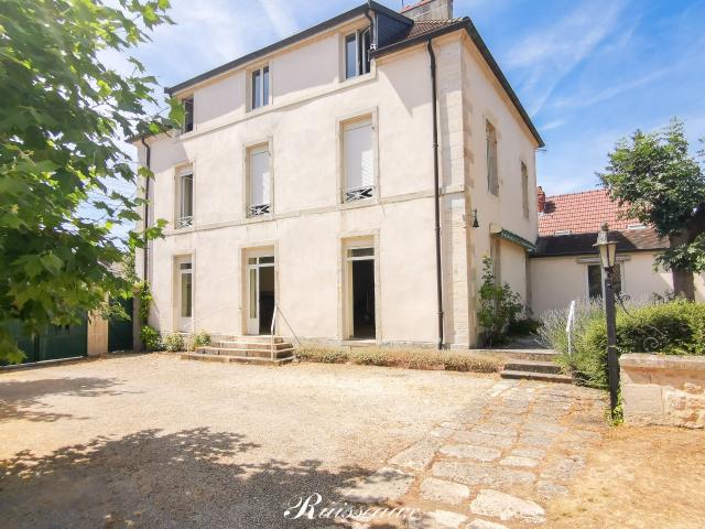 Maison 9 pièces 240 m²
