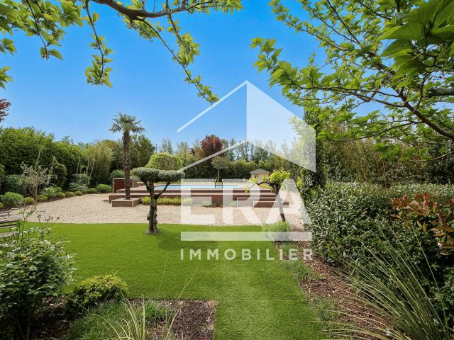 Maison 9 pièces 240 m²