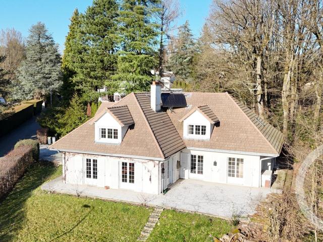 Maison 9 pièces 240 m²