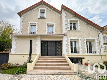 Maison 9 pièces 240 m²