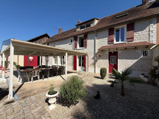 Maison 10 pièces 243 m²