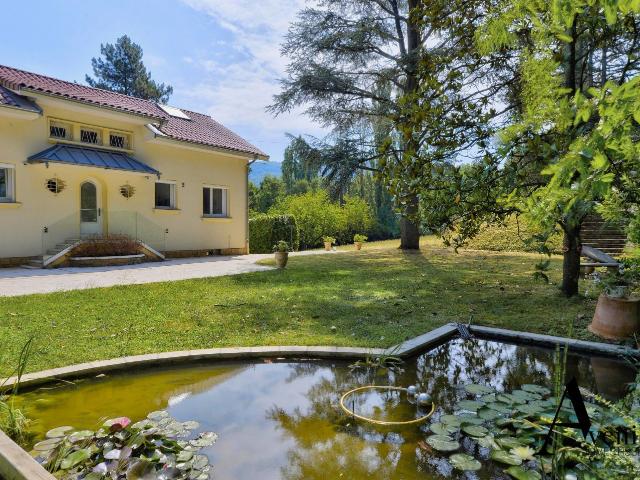 Maison 9 pièces 240 m²