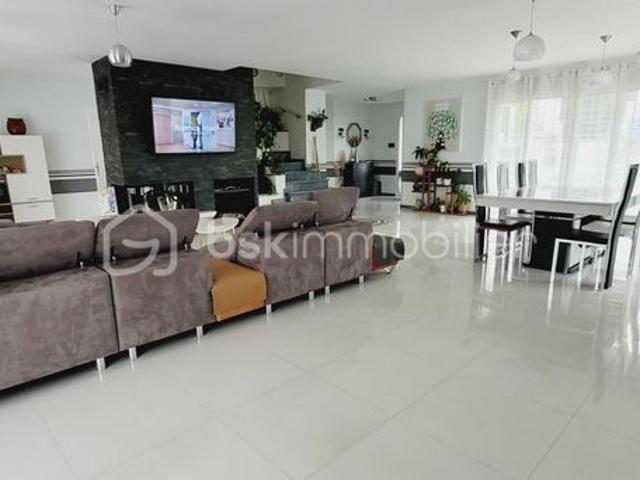 Maison 9 pièces 240 m²