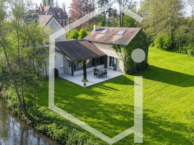 Maison 9 pièces 240 m²