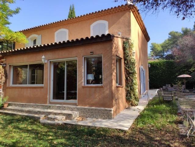 Maison 9 pièces 240 m²