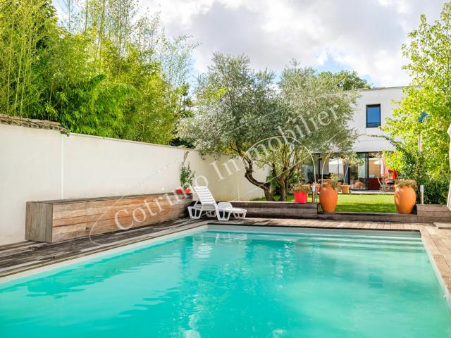 Maison 9 pièces 242 m²
