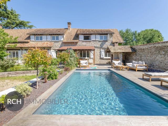 Maison 9 pièces 242 m²