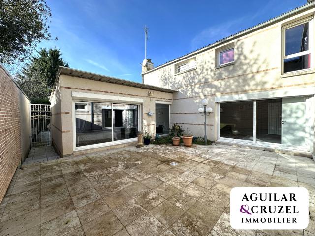Maison 9 pièces 242 m²
