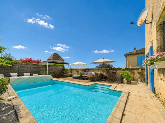 Maison 9 pièces 242 m²
