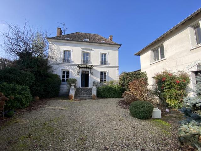 Maison 9 pièces 242 m²
