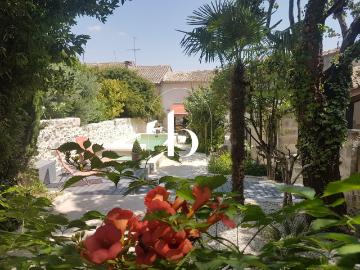 Maison 9 pièces 242 m²