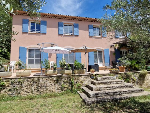 Maison 9 pièces 243 m²