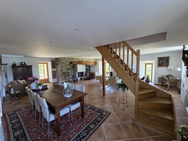 Maison 9 pièces 243 m²