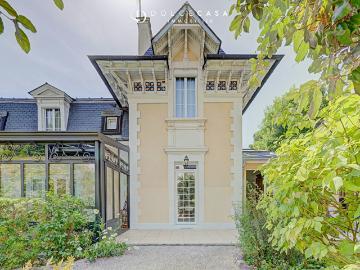 Maison 9 pièces 243 m²