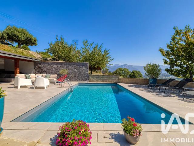 Maison 9 pièces 243 m²
