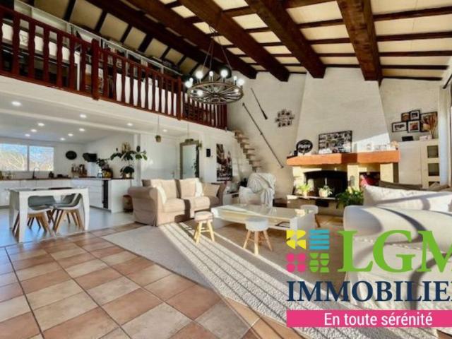 Maison 9 pièces 243 m²