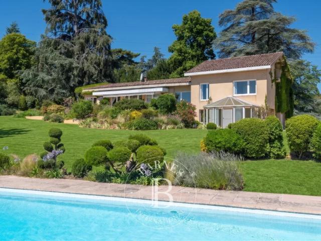 Maison 9 pièces 255 m²