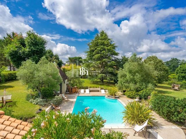 Maison 9 pièces 255 m²