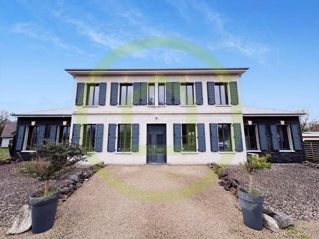 Maison 9 pièces 256 m²