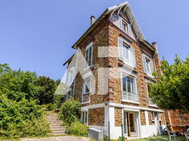 Maison 9 pièces 257 m²