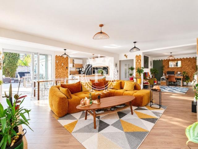 Maison 9 pièces 250 m²