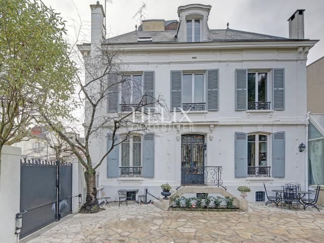 Maison 9 pièces 250 m²