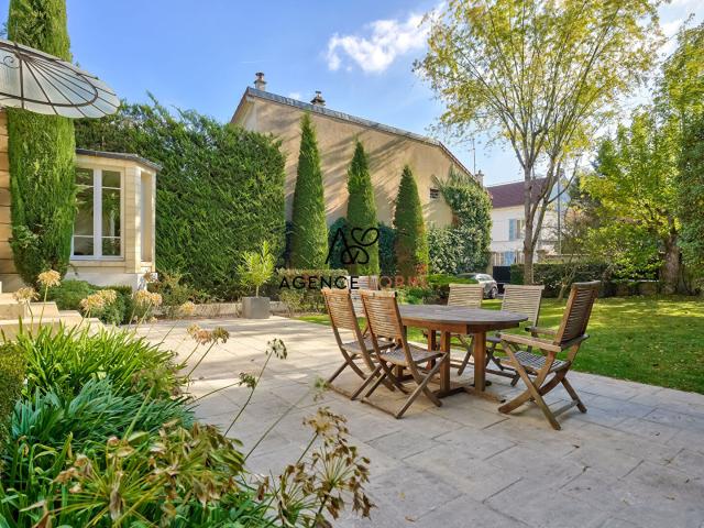 Maison 9 pièces 250 m²