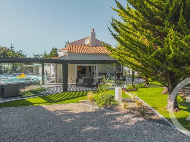Maison 9 pièces 251 m²
