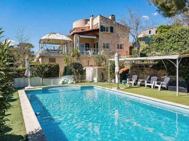 Maison 9 pièces 273 m²