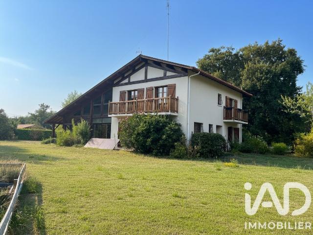 Maison 9 pièces 251 m²
