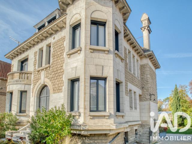 Maison 9 pièces 252 m²