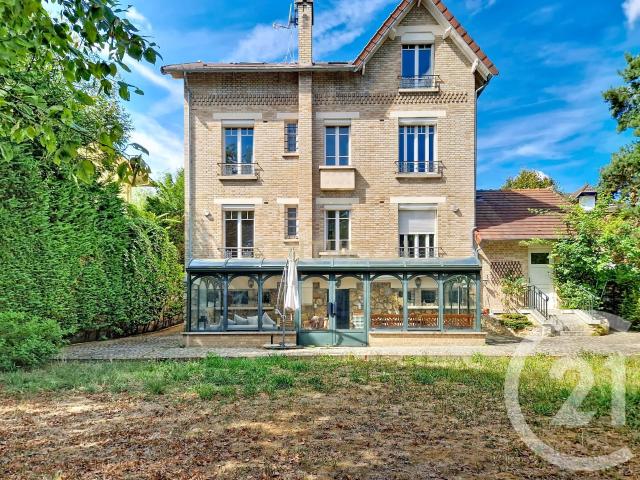 Maison 9 pièces 252 m²