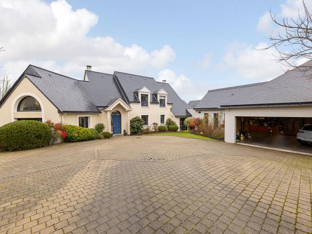 Maison 9 pièces 216 m²