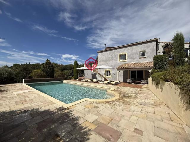 Maison 9 pièces 264 m²